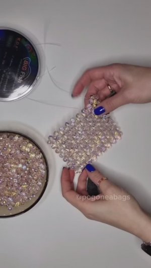 Плетем полотно, ювелирное стекло (многогранник), леска 0.5 с петлёй. Сумка из бусин. POGONEABAGS