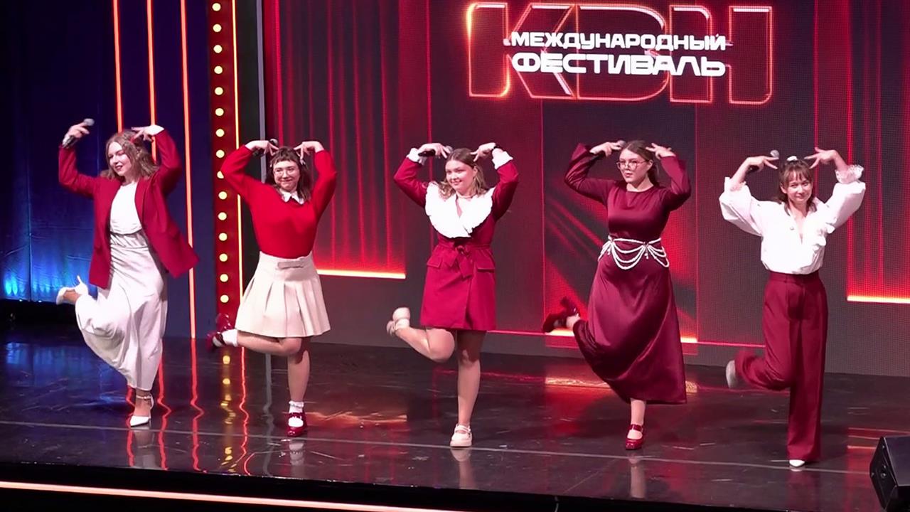 В Сочи стартовал Международный фестиваль команд КВН "КиВиН". смотреть онлайн