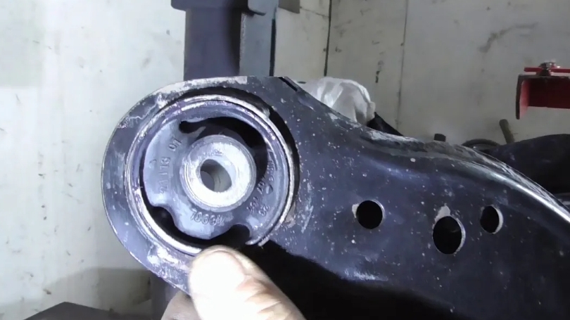 Замена сайлентблоков переднего рычага Skoda Octavia Tour смотреть онлайн