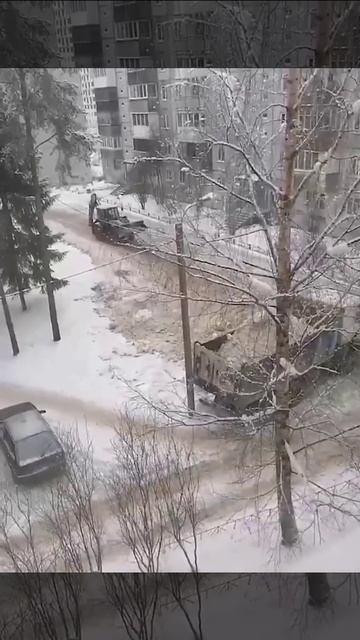 «У нас убирают снег — посмотрите, как работает техника» смотреть онлайн