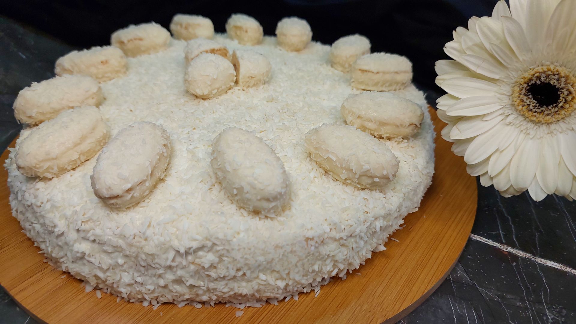 Торт Рафаэлло из вафельных коржей без выпечки смотреть онлайн