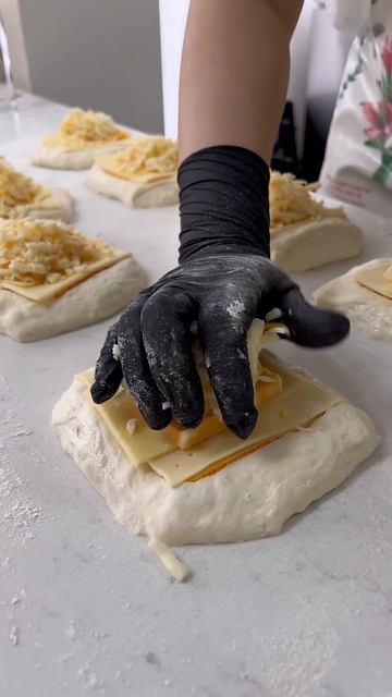 Этот сырный хлеб улетает за секунды! смотреть онлайн