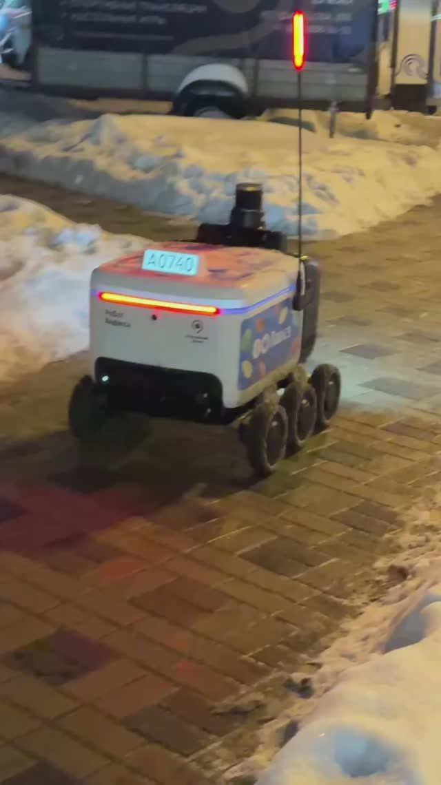 Я еду! Я мощный! #роботы #Ровер #Яндекс #москва