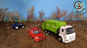 Строим полянку для Мультиков про Машинки - Синий трактор, Мусоровоз и Красная машинка.