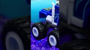 🚗 Буль-буль! Вспыш и чудо-машинки купаются 😄 #длядетей #машинки #вспышигрушки