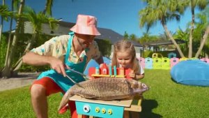 Настя рассказывает весёлую историю про спящего папу