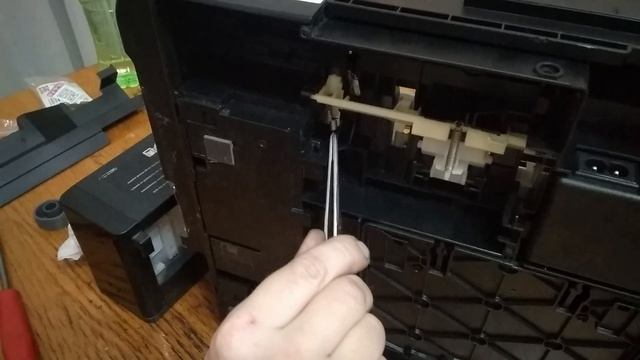 Замена роликов подачи бумаги на МФУ Epson L222