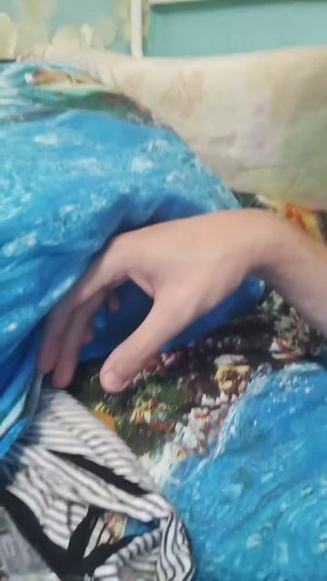 Обнаружил под подушкой