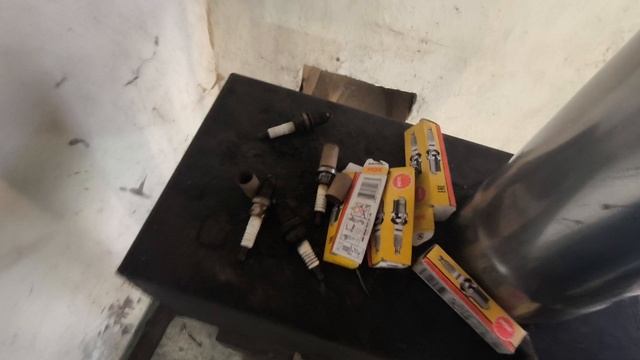 Поддельные свечи зажигания NGK.