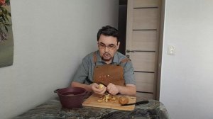 Готовлю обед. Фартук сполз, ну ничего страшного.  25.01.26