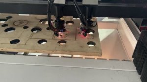 Лазерная резка толстой фанеры на двухголовом станке СО2