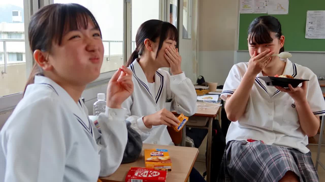 Japanese Catholic High School? What are Japanese High School Girls eating there? смотреть онлайн