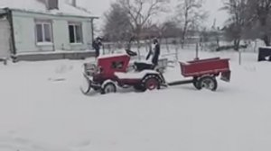 Идёт дождь, несмотря на мороз, копчу сало, построил горку.