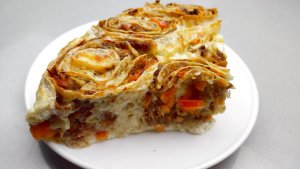 БЕРУ ОБЫЧНЫЙ ФАРШ И ЛАВАШ,а ПОЛУЧАЕТСЯ ТАКАЯ ВКУСНЯТИНА!!!Нежнейший ПИРОГ ИЗ  ЛАВАША С ФАРШЕМ!