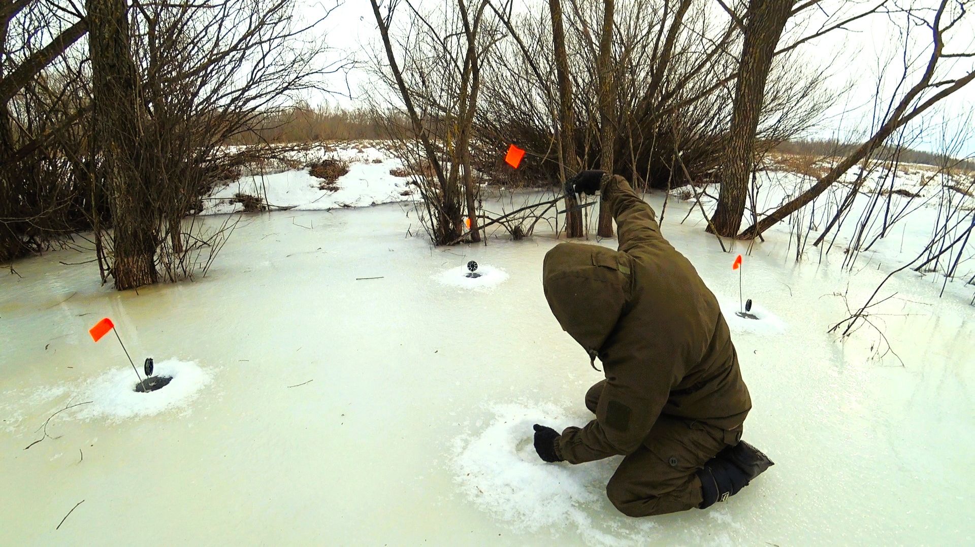 КАК ТАКОЕ ПРОИЗОШЛО! ОСТАВИЛ ЖЕРЛИЦЫ НА НОЧЬ И НЕ ПОВЕРИЛ ГЛАЗАМ. Удачная рыбалка. смотреть онлайн