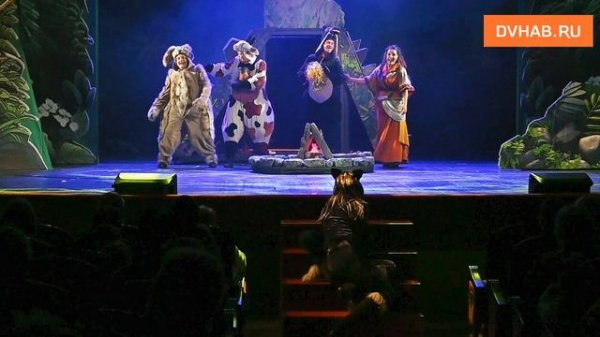 Премьеру семейного спектакля о свободолюбивой кошке посетили корреспонденты DVHAB