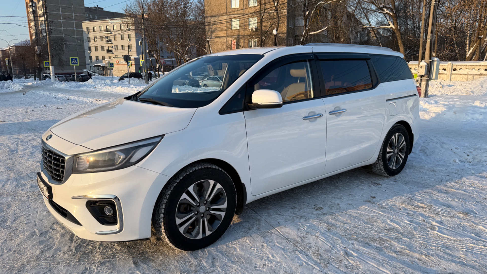 KIA Carnival смотреть онлайн