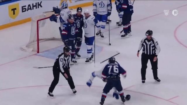 Артур Тянулин против Ильенко из ХК Динамо.mp4