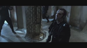 Фильм Скала момент перестрелки  в душевой(1996)