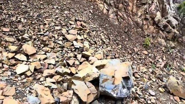 Как грейдер Deere 670 выравнивает горную дорогу #johndeere #автогрейдер #грейдер #deere