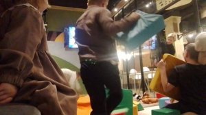 Ярик и дети дерётся и кидает с кубиками в детском комнате от кафе ресторана (24.01.2026) ☕☕☕