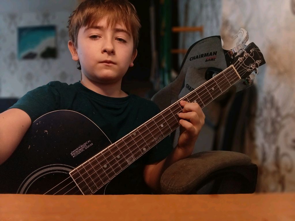 всем турбо салют на звязи янин юрий сегодня будем играть на гитаре