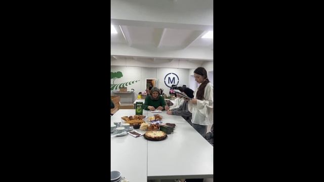 Кураторский час за чашкой чая смотреть онлайн