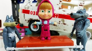 Игрушки Маша и Медведь для детей. Мультики с Игрушками Маша Доктор, Волки и Мишка