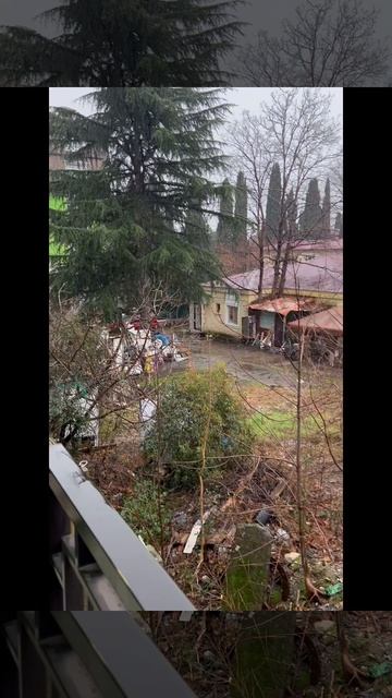 Свалка под окнами дома