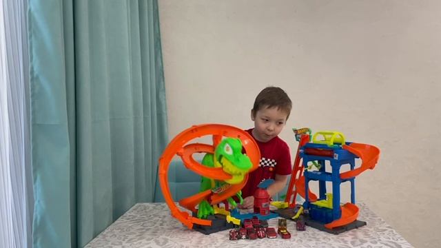 Битва с драконом Hotwheels