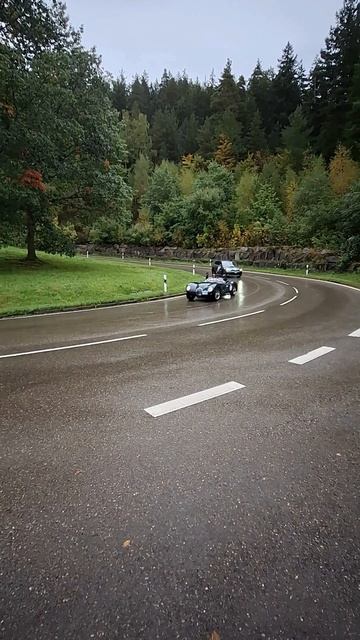 На кабрио в дождь смотреть онлайн