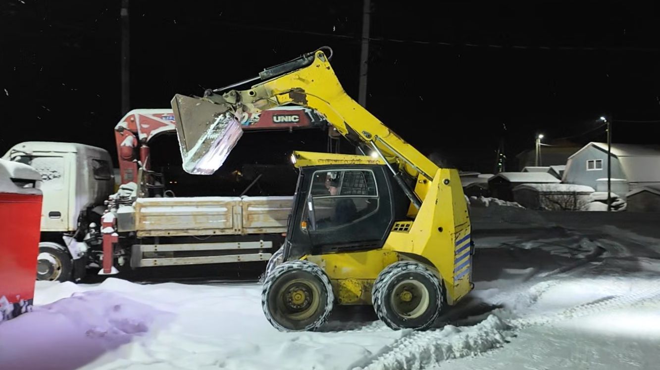 Подготовил минипогрузчик ANT к работе.