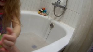Весёлое купание в ванной!