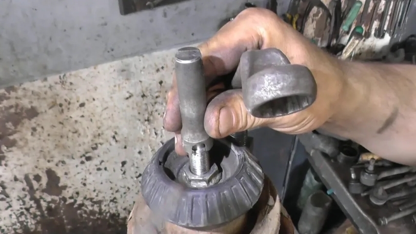 Замена передней стойки Chevrolet Aveo