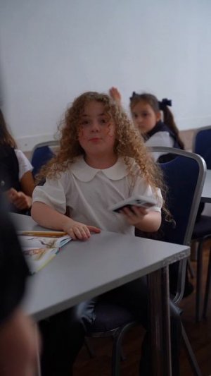 Издевается надо мной…#shorts