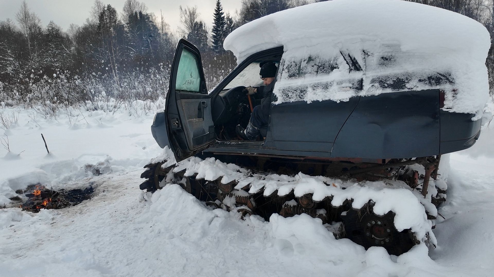 Порвали гусеницу в болоте Эвакуация ДТ75Б на шеснаре пошла совсем не по плану... смотреть онлайн