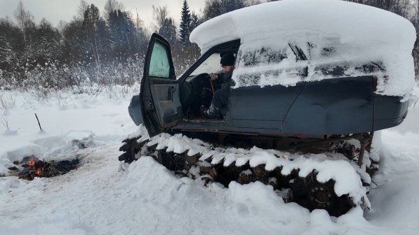Порвали гусеницу в болоте Эвакуация ДТ75Б на шеснаре пошла совсем не по плану...