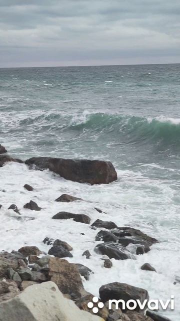 Алупка. Шторм на Южнобережном пляже.