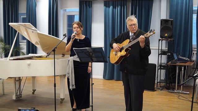 Две женщины.