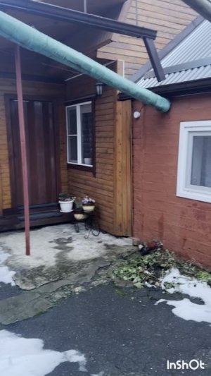 А у нас и дождь,и снег зимой!