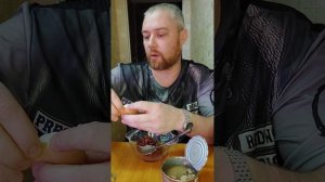 Консервированные фасоль и тунец + яйца в сиятеу + маринованные огурцы. #мукбанг #еданакамеру