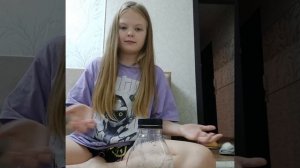 поставила бутылку с закрытыми глазами