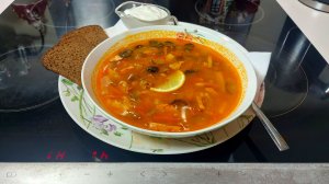 Солянка-суп, объединяющий поколения за обедом! Лучший суп для морозных дней.#еда#рецепты