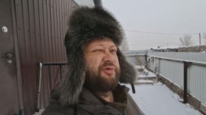 Бегу кормить хозяйство