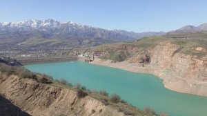 Чарвакское водохранилище (Узбекистан).