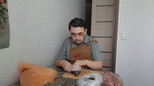 Лопаю сухофрукты! И не беда,что фартук сполз. Любовь полакомится,это наше всё!  25.01.26