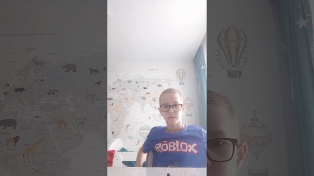 пробую острые-кислые-сладкие-не очень сладкие конфеты 🍬