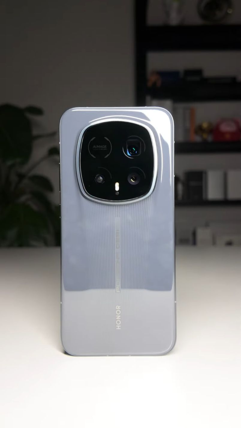 Honor Magic 8 RSR Porsche Design -Первое знакомство с Премиальным Стилягой из поднебесной 📱✨#shorts смотреть онлайн