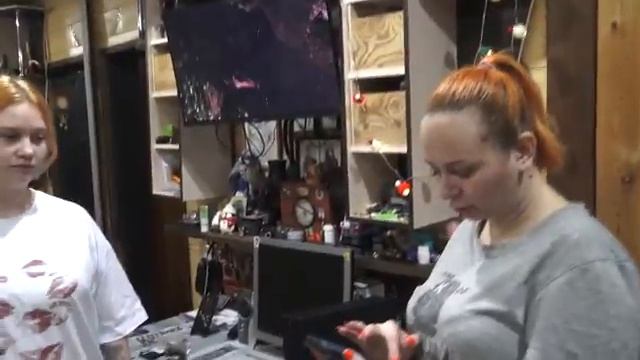ГРИФЕРША УКРАЛА 42 663 РУБЛЯ У МАМЫ И КУПИЛА PLAYSTATION В РЕАЛЬНОЙ ЖИЗНИ ДЛЯ МАЙНКРАФТ! смотреть онлайн