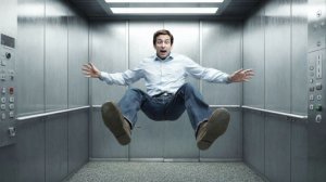 Выжить внутри кабины: что делать, если лифт начал падать или застрял